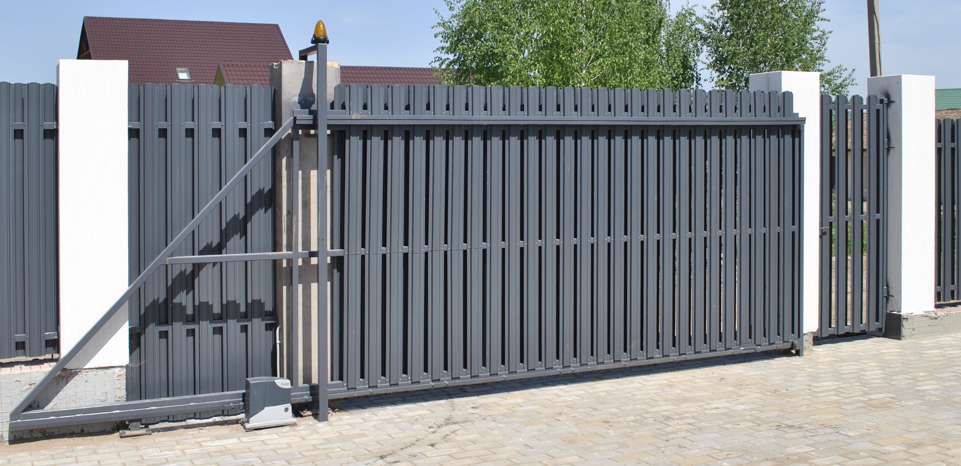 Ворота из металлического штакетника в Ессентуках